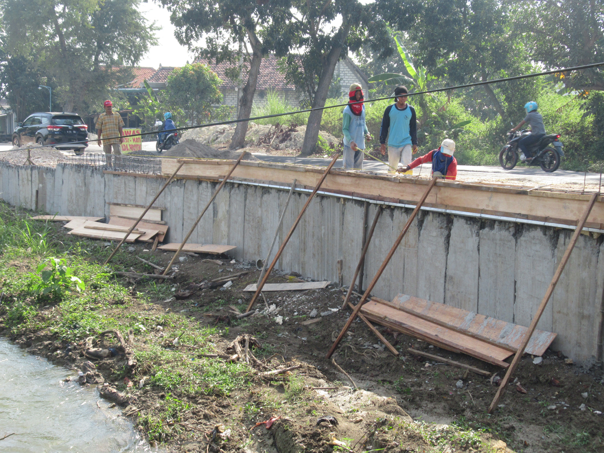 FLAT SHEET PILE DS. KEBET LAMONGAN