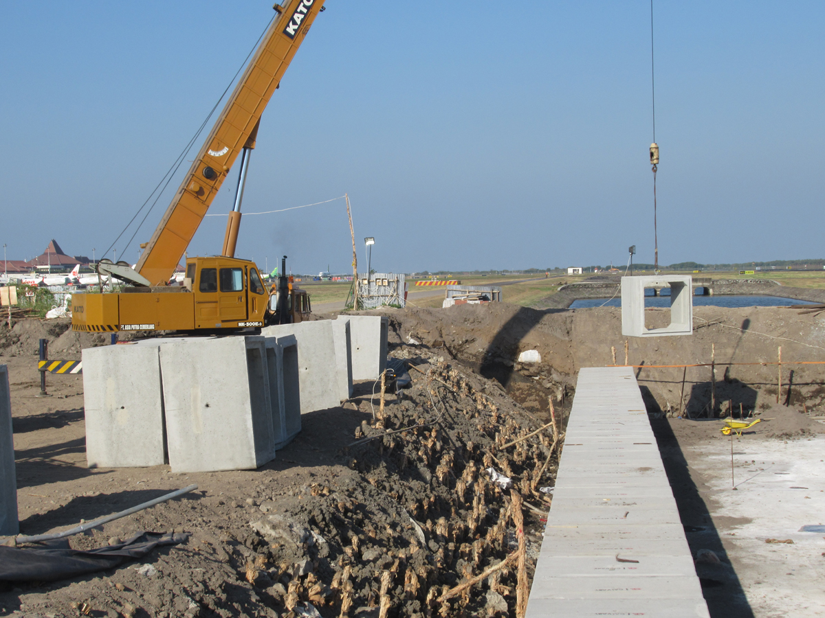 PERLUASAN APRON & TAXIWAY BANDARA JUANDA SURABAYA