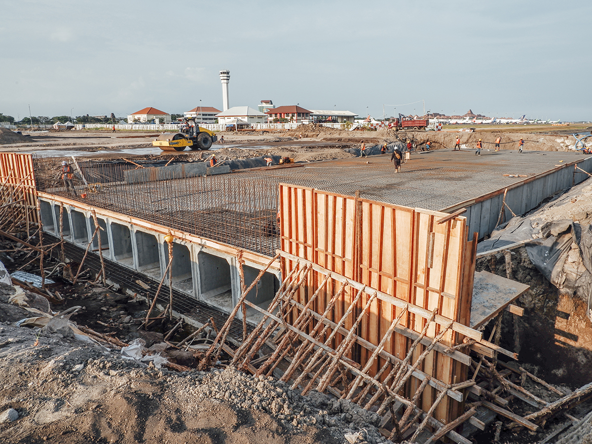 PERLUASAN APRON & TAXIWAY BANDARA JUANDA SURABAYA (II)