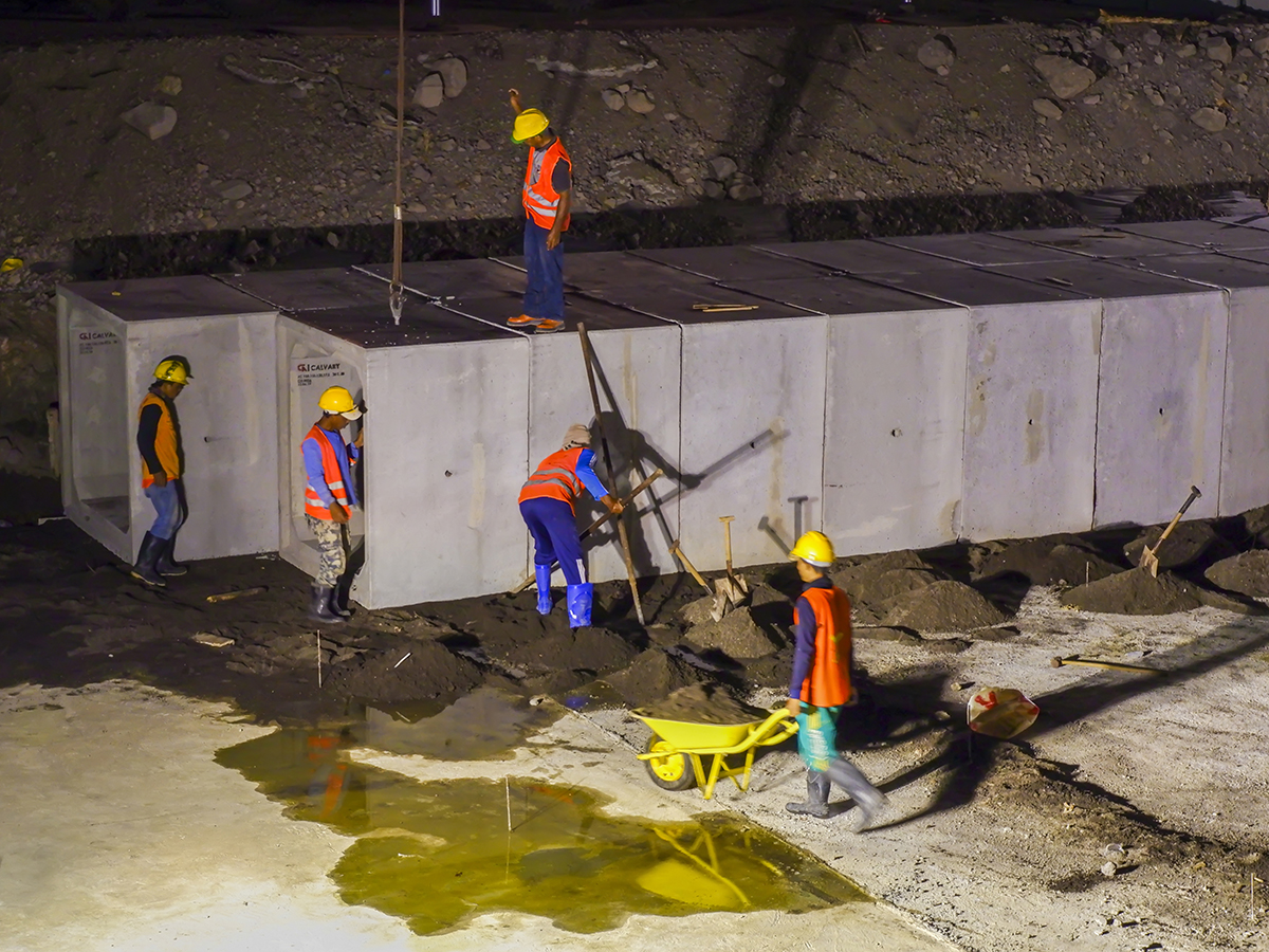 PERLUASAN APRON & TAXIWAY BANDARA JUANDA SURABAYA (II)