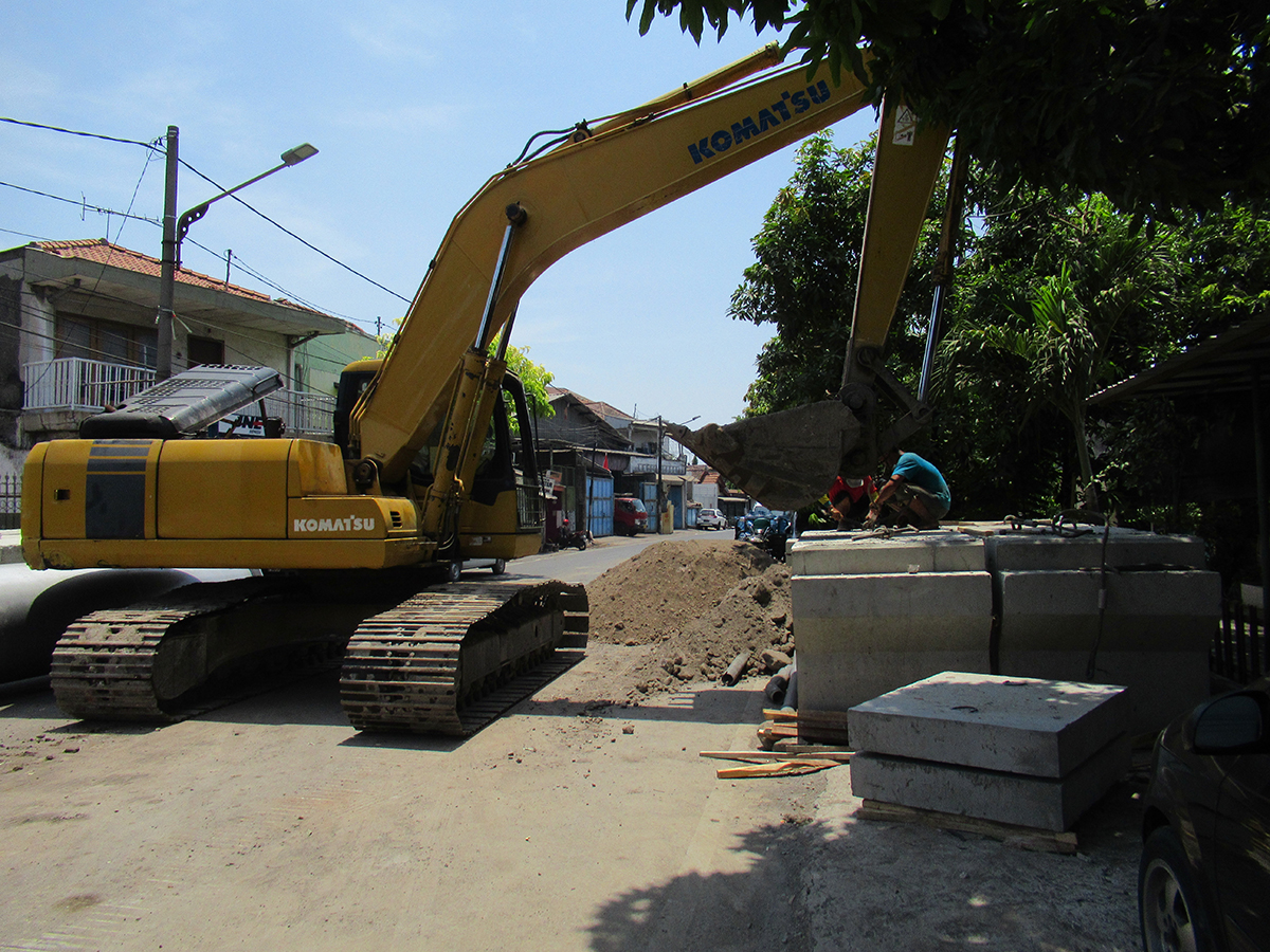 Crossing Jl. Flores Surabaya