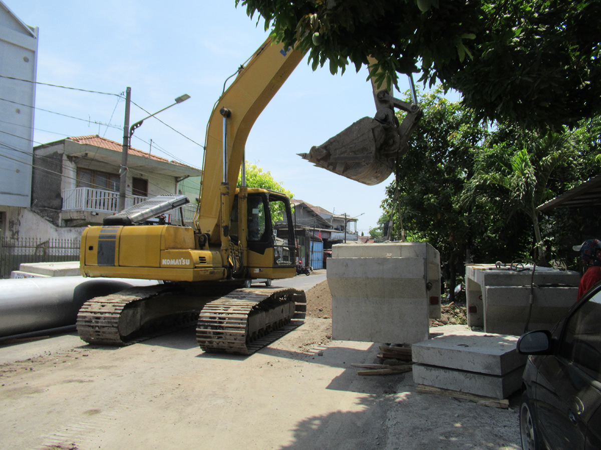Crossing Jl. Flores Surabaya