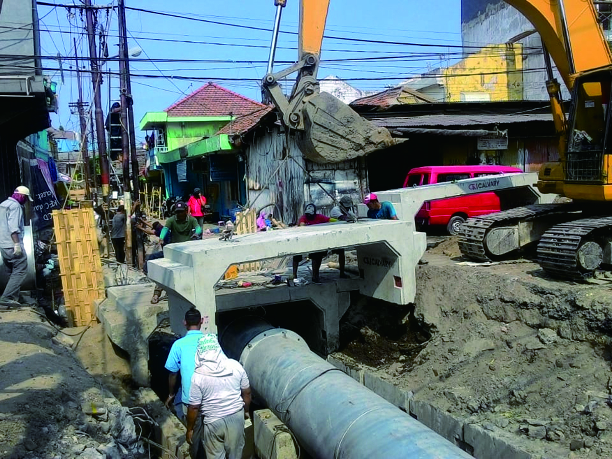 Crossing Jl. Flores Surabaya