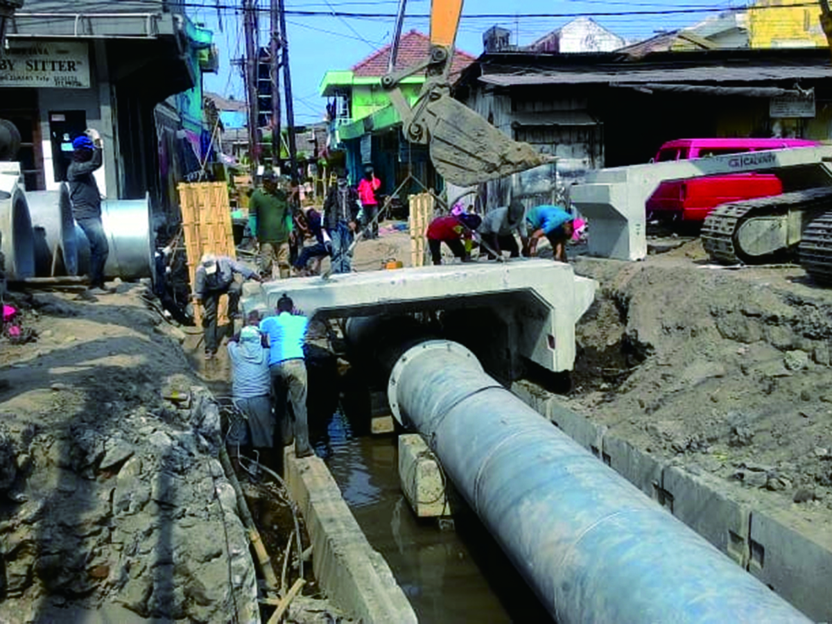 Crossing Jl. Flores Surabaya