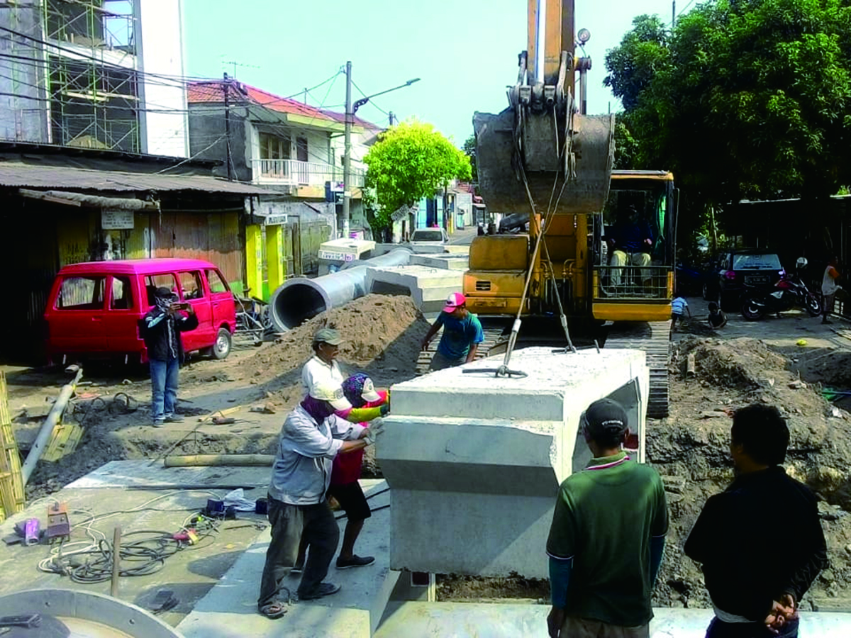 Crossing Jl. Flores Surabaya