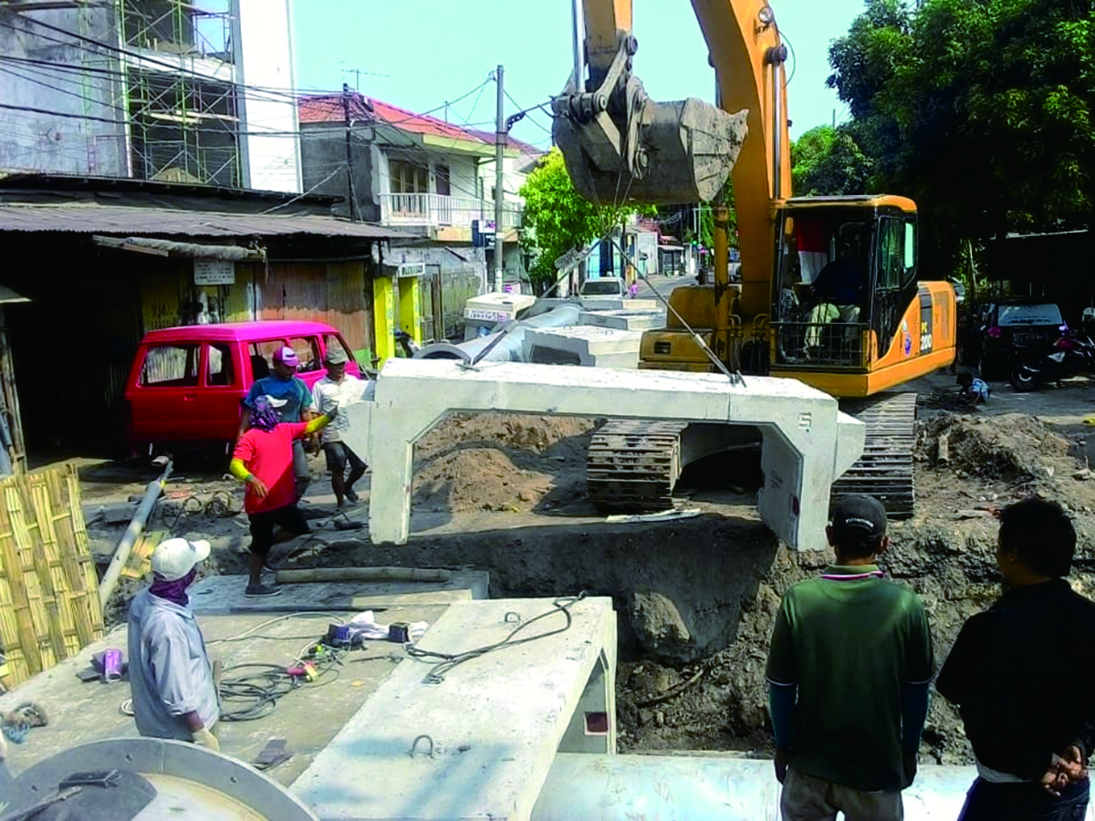 Crossing Jl. Flores Surabaya