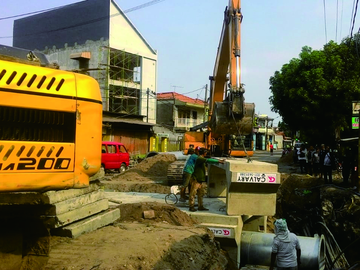 Crossing Jl. Flores Surabaya