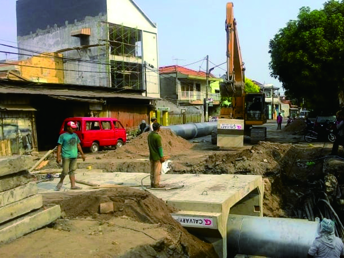 Crossing Jl. Flores Surabaya