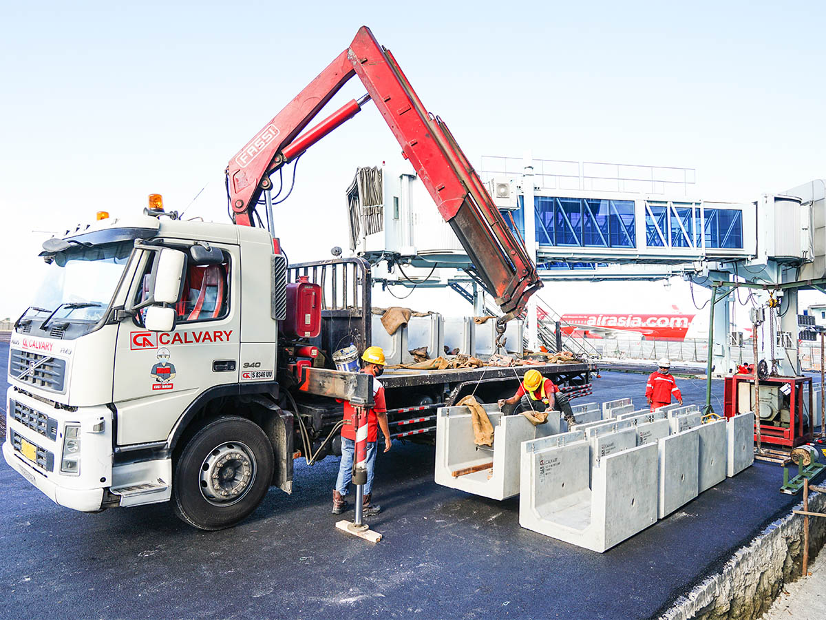  Bandar Udara Internasional Juanda Surabaya terminal 2 (T2)