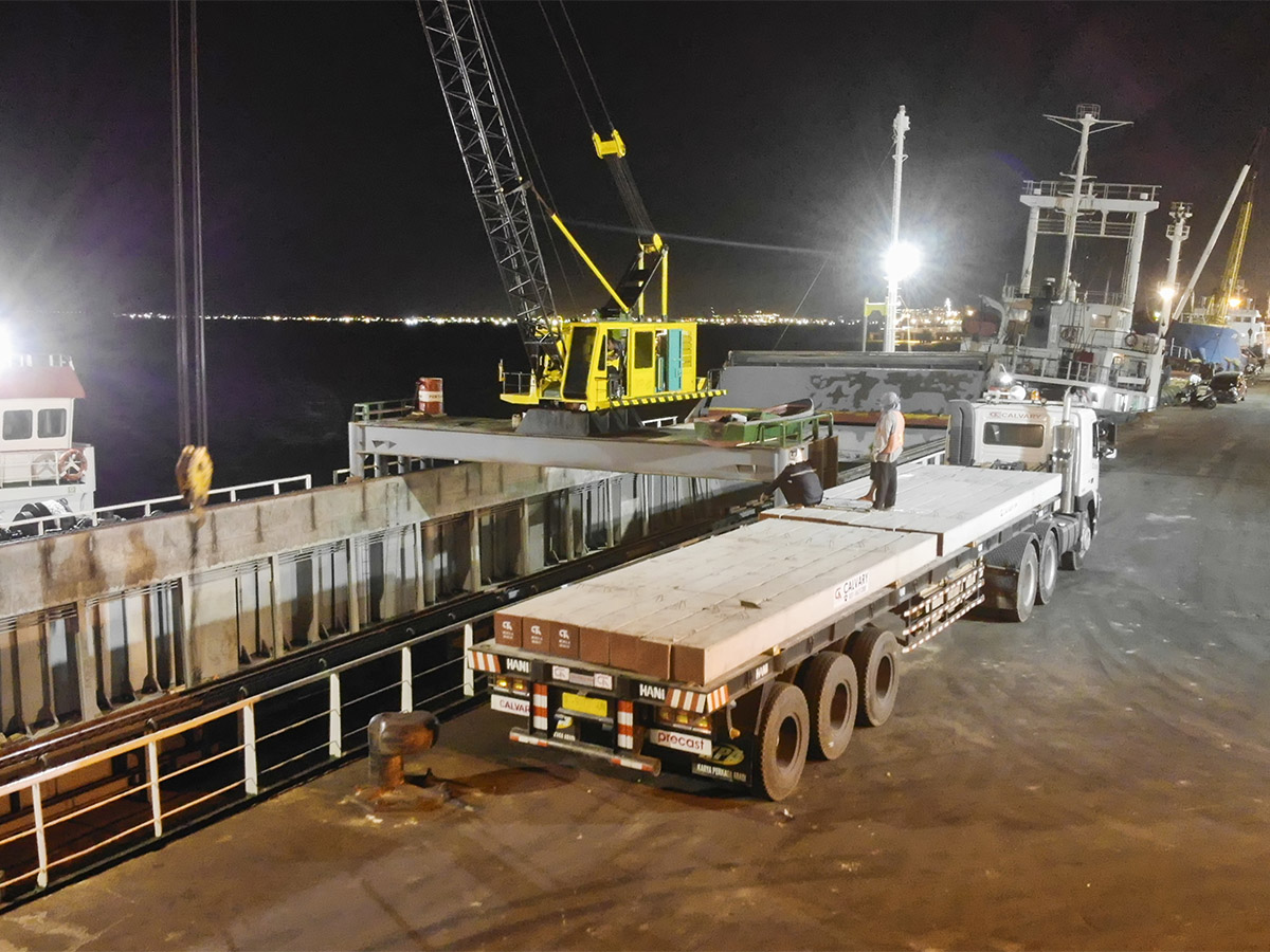 Pile Pelabuhan Gresik