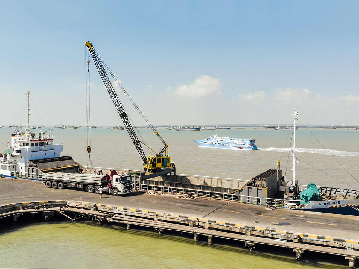 Pile Pelabuhan Gresik