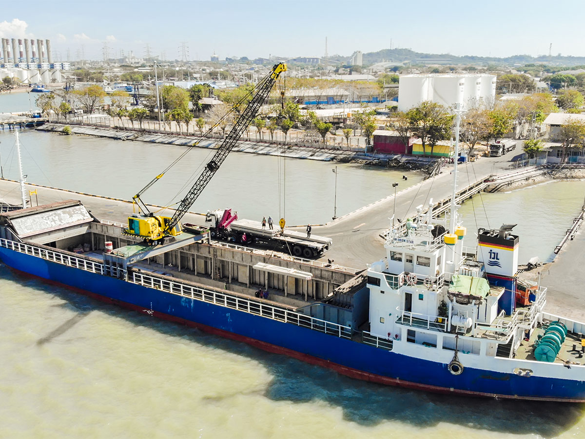 Pile Pelabuhan Gresik