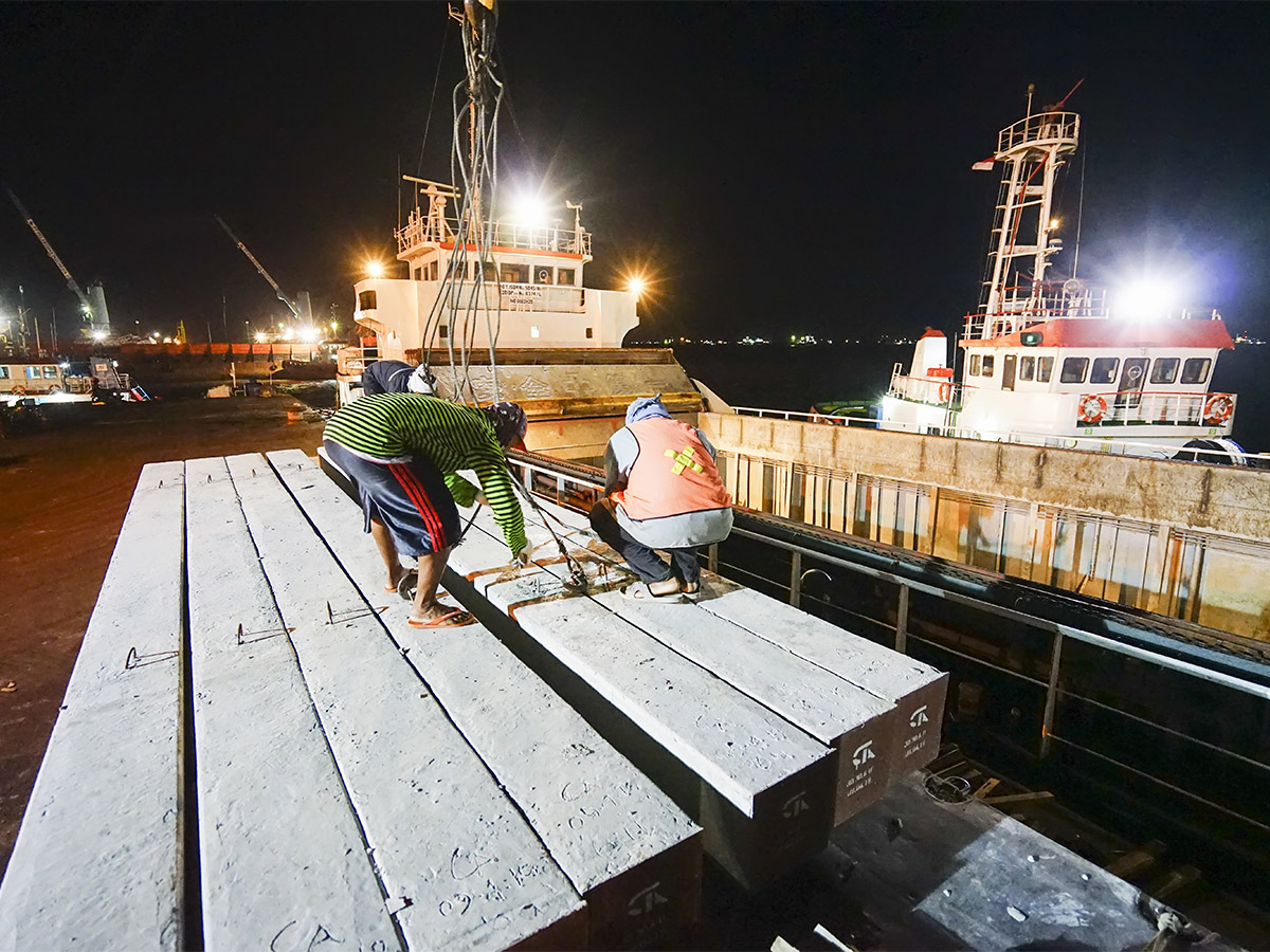 Pile Pelabuhan Gresik